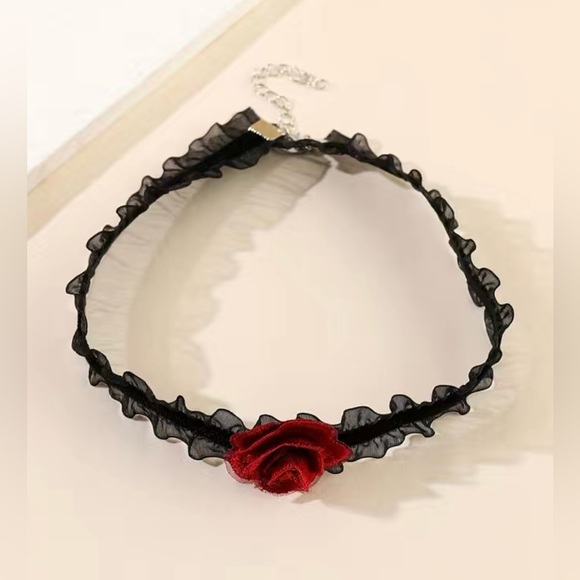 Jane Chic Designs Rose Cameo Chain - Picture 4 of 5